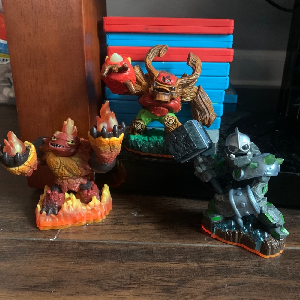 Sky lander giant figures
